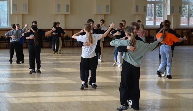 В Калуге волонтеры репетируют «Вальс Победы»
