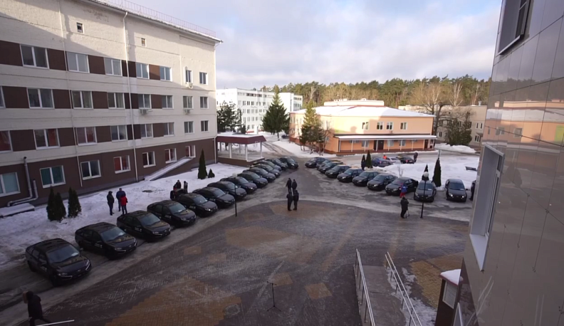 Калужским медикам вручили ключи от новой партии автомобилей