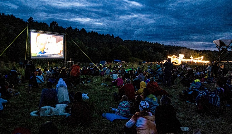 В Калужской области участники «Бессонницы» устроили костюмированный карнавал