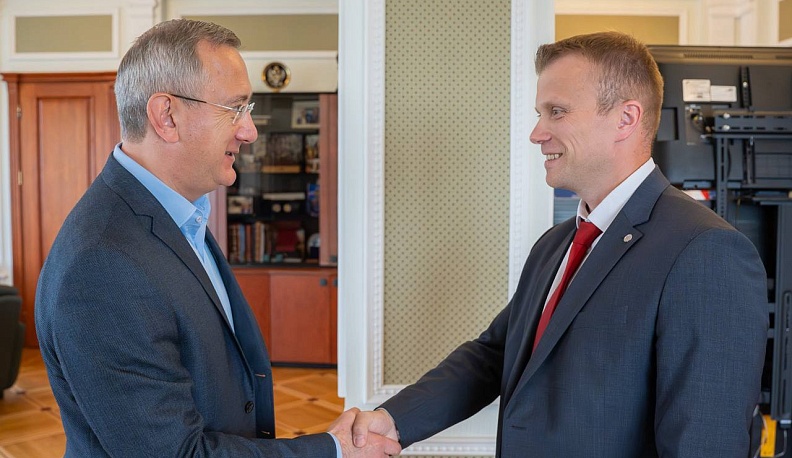 Владислав Шапша и Максим Волков обсудили перспективы сотрудничества региона и Сбербанка