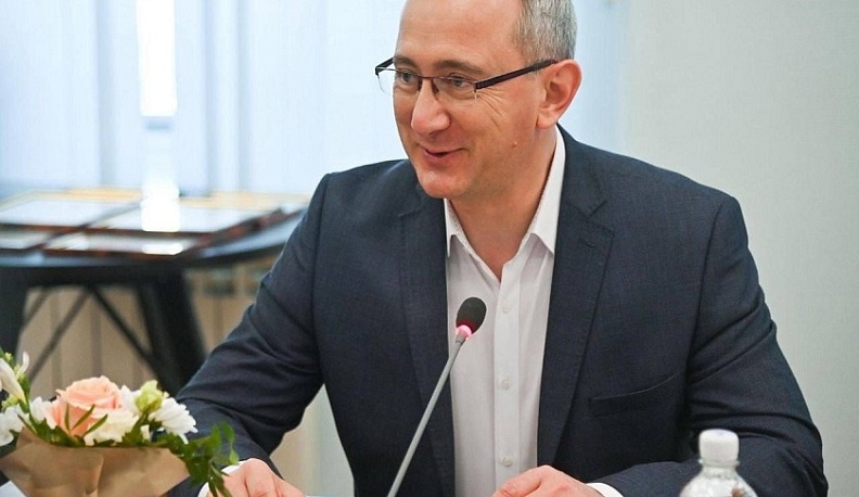 Владислав Шапша поздравил выпускников с окончанием школы