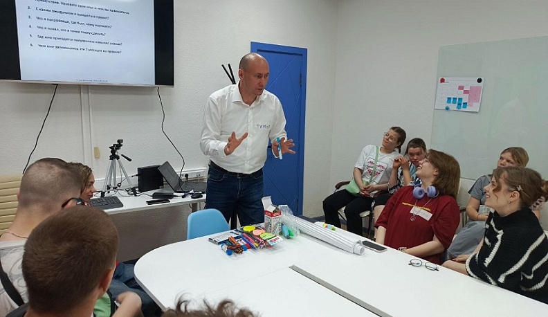 В Калуге поделились опытом поддержки молодёжи при выборе профессии 