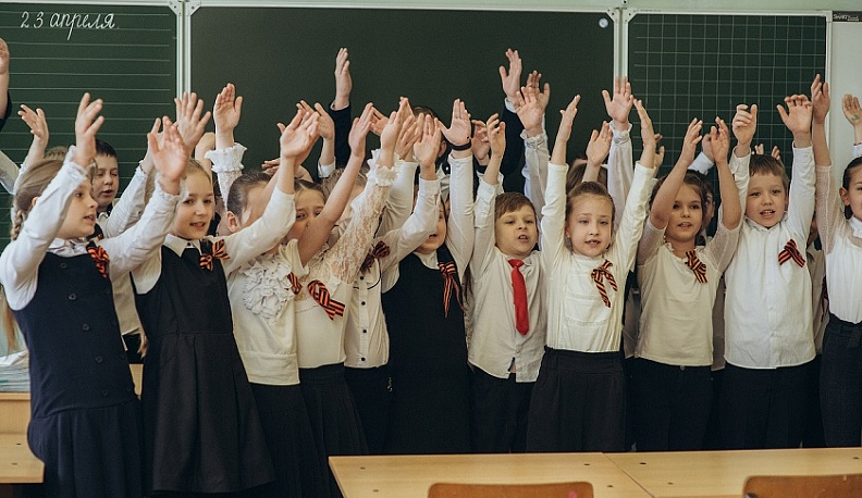 Людиновские дети поздравили ветеранов войны