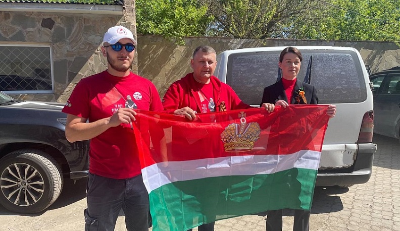 Сослан Такаев привёз в ДНР флаг Калужской области и 77 кустов сирени