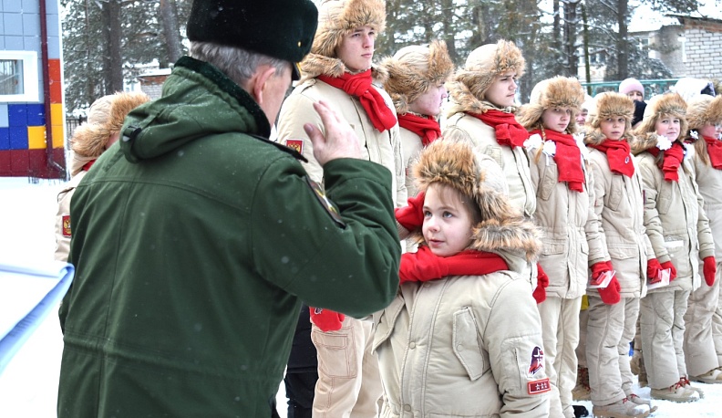 Кировских школьников посвятили в юнармейцы