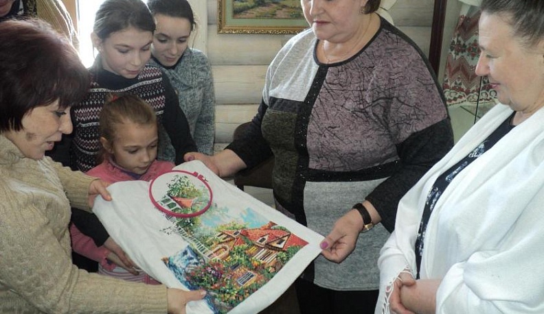 Ярких красок хоровод 