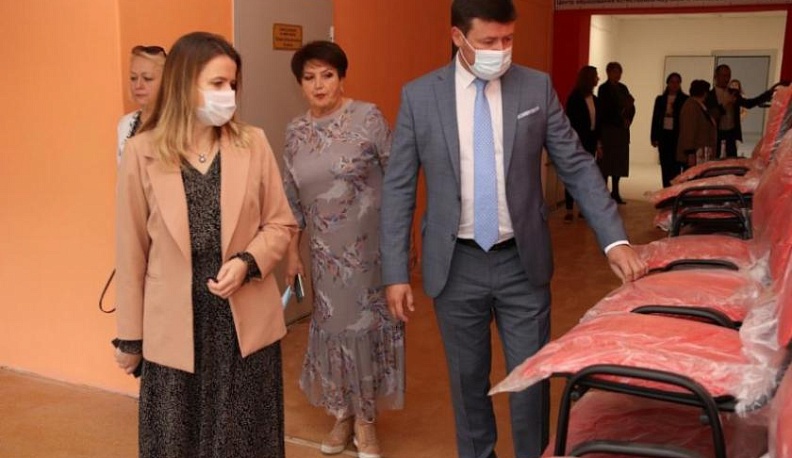 Детский омбудсмен Ольга Коробова проконтролировала ход ремонта в двух школах Калуги 