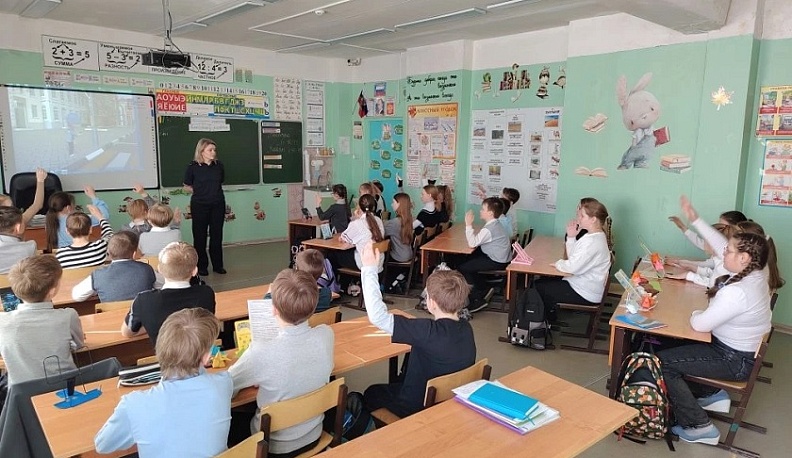 Калужским школьникам напомнили о безопасности на дорогах