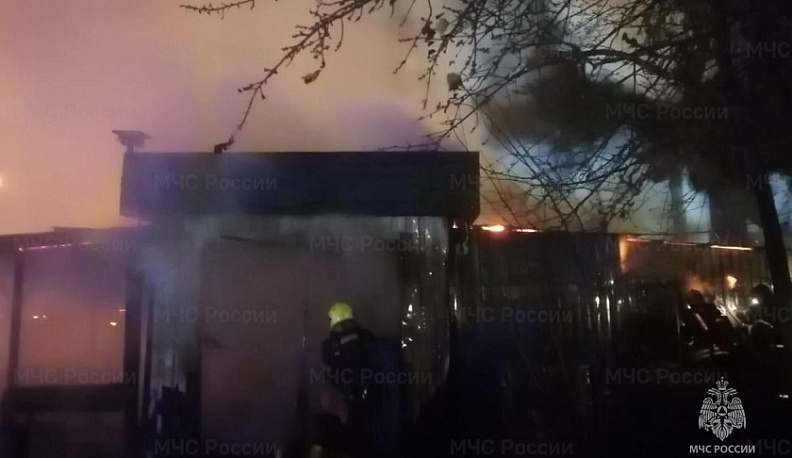 Палатка быстрого питания сгорела в Калуге