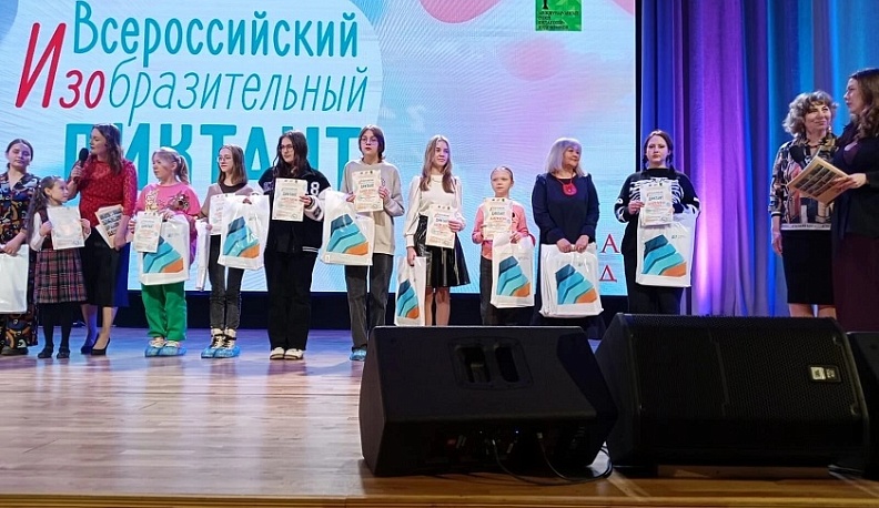 Юные художники из Людинова стали победителями Всероссийского изобразительного диктанта