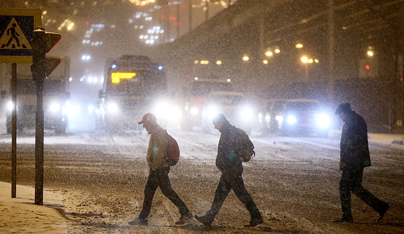 Водителей и пешеходов попросили быть предельно аккуратными