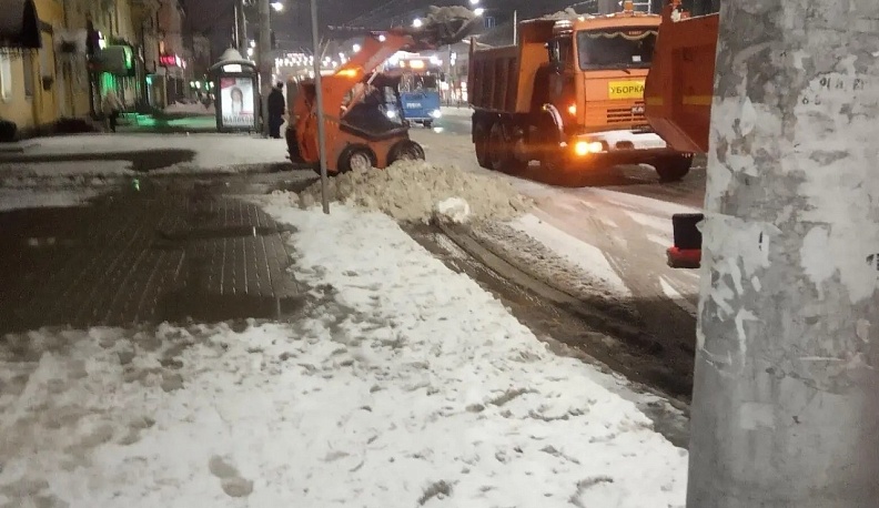 Дмитрий Денисов поручил усилить уборку тротуаров в Калуге