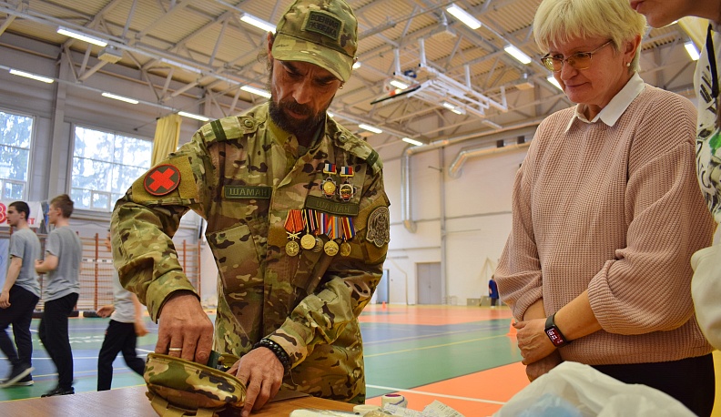 В Тарусе ветеран СВО поделился со школьниками навыками тактической медицины