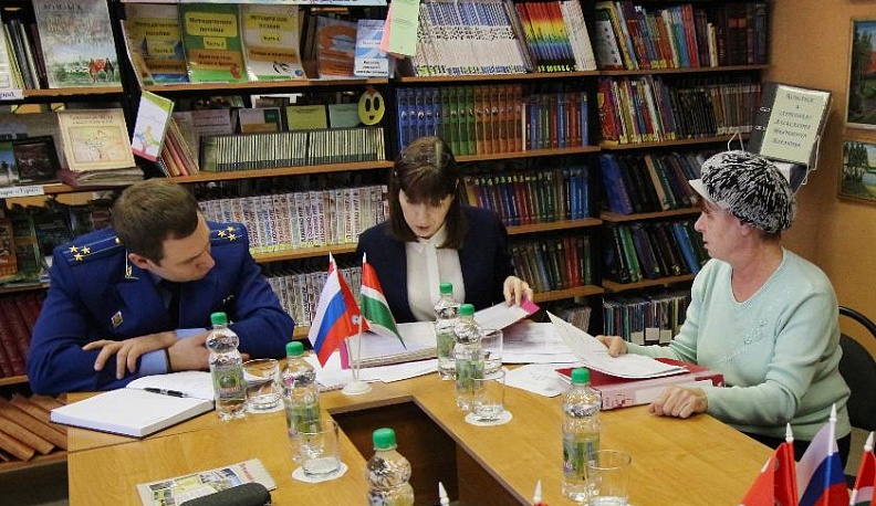 Встреча в поле. В правовом