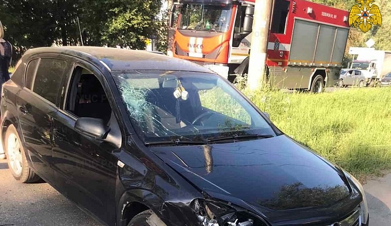 В Калуге на улице Гурьянова в столкновении скутера с иномаркой пострадал человек