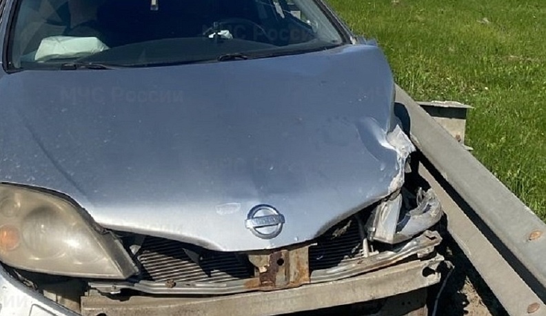 В Калуге столкнулись легковушка и грузовик