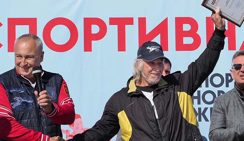 Олег Сердюков поблагодарил Андрея Виноградова: – Ровно 50 лет назад, 3 сентября 1972 года, в колыбель космонавтики приехал и устроился тренером по гребле Андрей Васильевич Виноградов. С той поры началась замечательная история гребного спорта в нашем регио