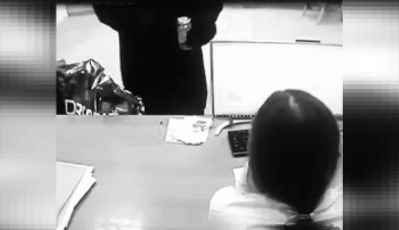 Женщина облила кислотой девушку-кредитора