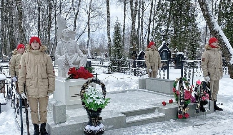В Калужской области открыли памятник погибшему добровольцу