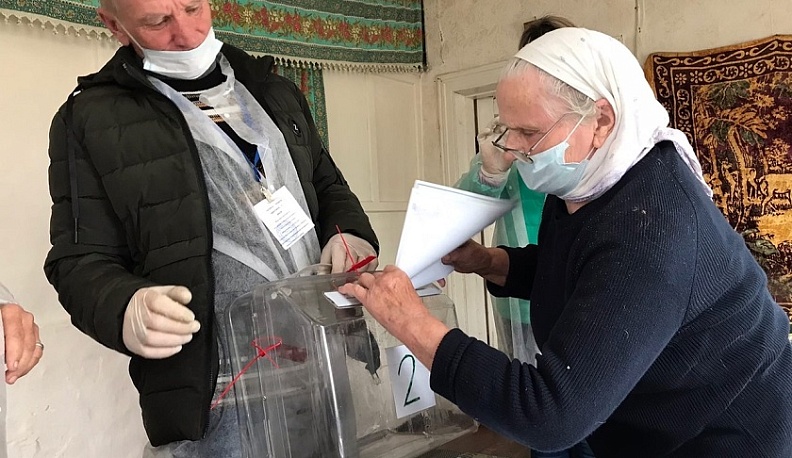 В Чернышено проголосовала одна из старейших жителей Козельского района