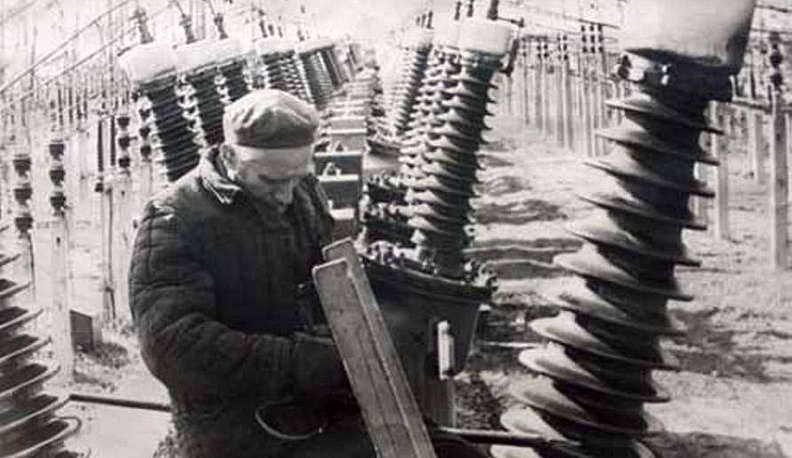 Владислав Шапша поздравил калужских энергетиков с профессиональным праздником