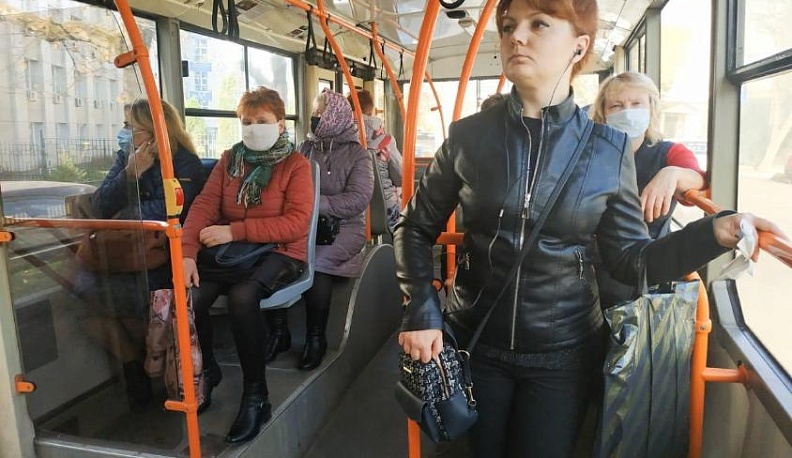 В УКТ рассказали, как борются с безмасочниками в транспорте