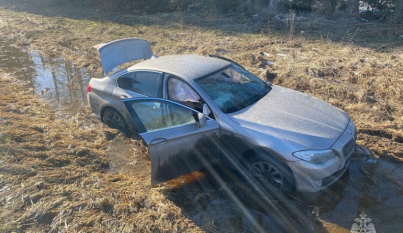 В Боровском районе BMW съехала в кювет после ДТП