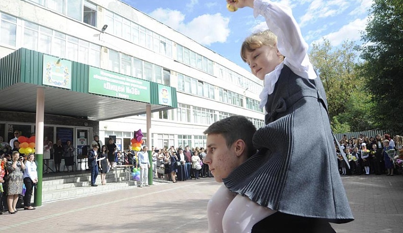 Линейки в школах 1 сентября пройдут в обычном режиме