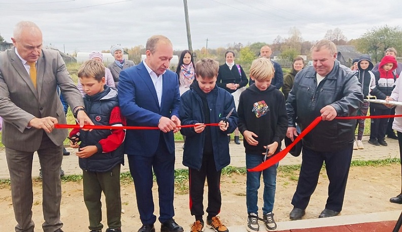 В селе Букань Людиновского района торжественно открыли спортивную площадку