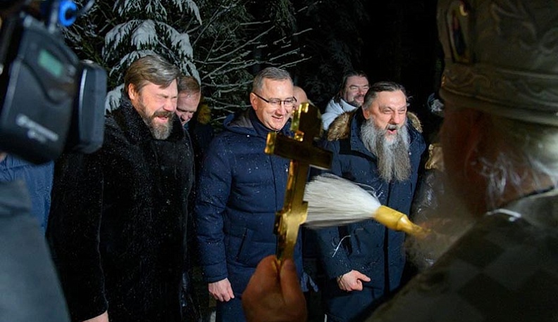 Владислав Шапша встретил Крещение на Святом источнике во Льва Толстого