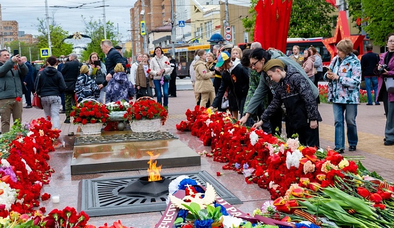 Владислав Шапша возложил цветы к Вечному огню в Калуге
