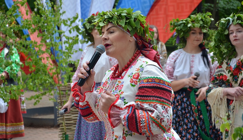 В Калуге отпраздновали Троицу народными гуляниями