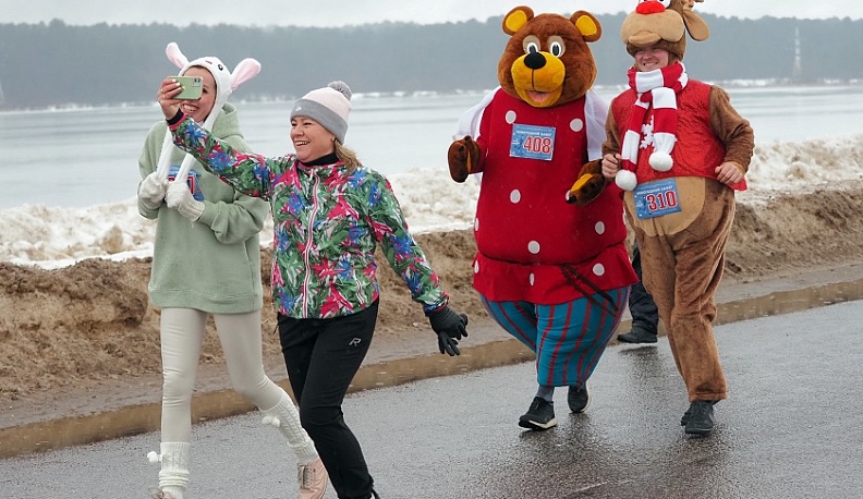 В Калуге около тысячи человек начали новый год легкоатлетическим забегом