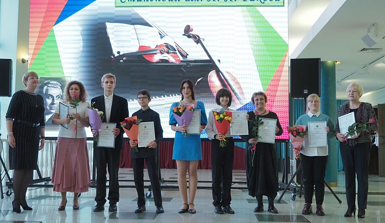 В Калуге именными стипендиями отметили талантливых детей и молодёжь