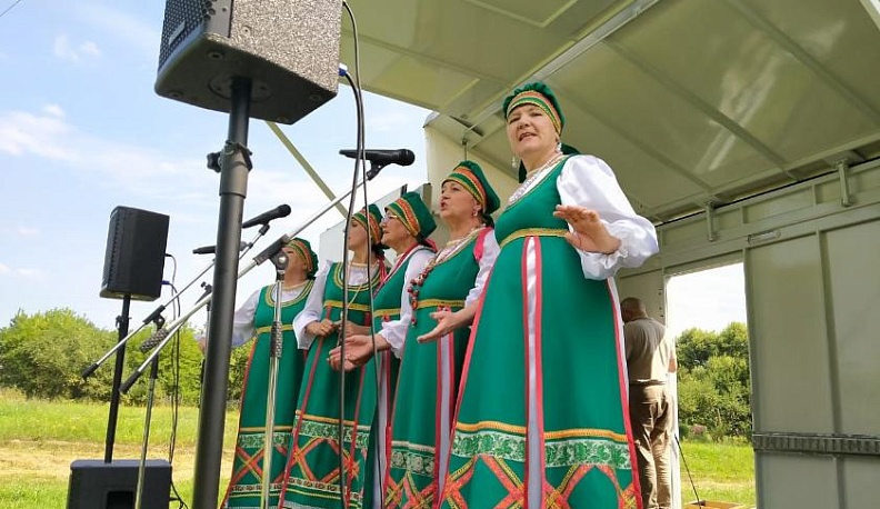 Еженедельно в отдалённых деревнях и сёлах Хвастовичского района проходят выездные концерты
