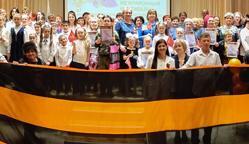 В Износковском районе состоялся межрайонный фестиваль военно-патриотической песни «Живи и помни»