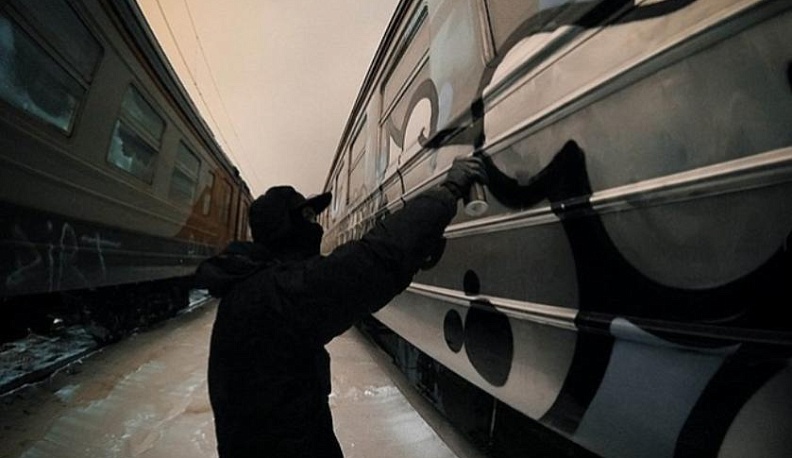 В Калуге транспортные полицейские пресекли деятельность группы вандалов