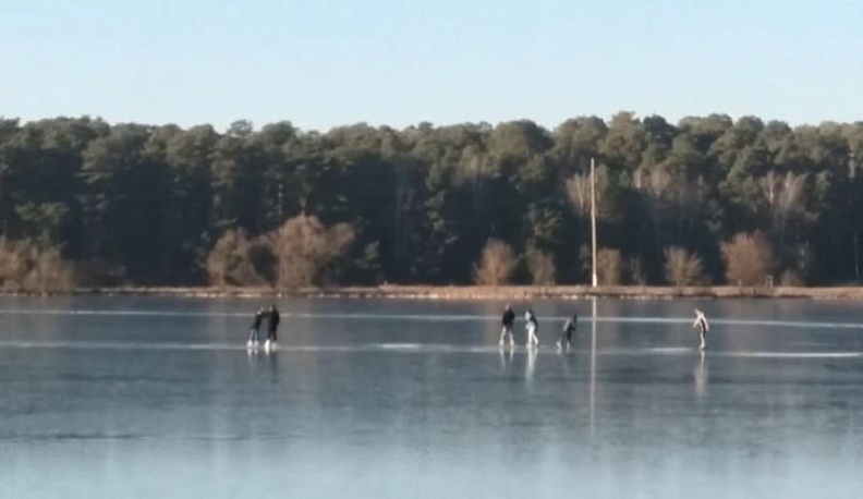 Спасатели вновь призвали калужан быть осторожнее на льду