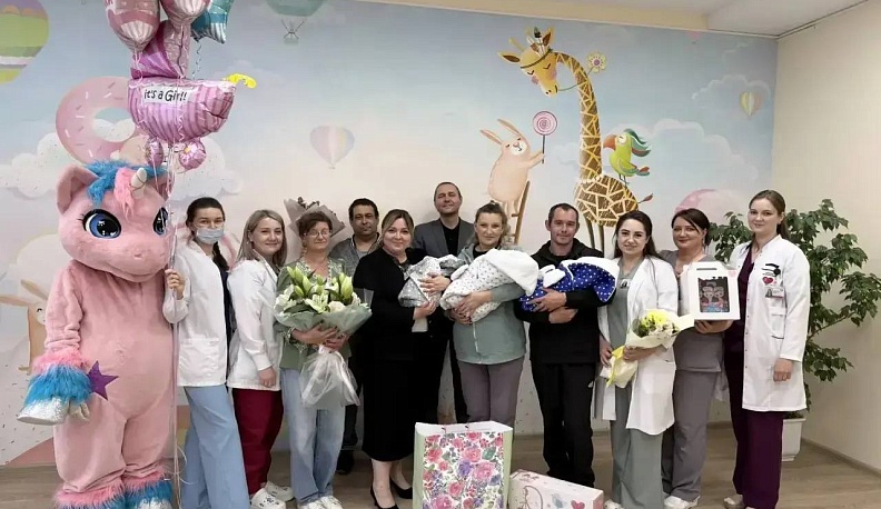 Владислав Шапша поздравил семью Ерёменко с рождением тройни