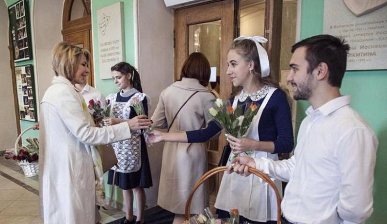 Учителей поздравили с профессиональным праздником