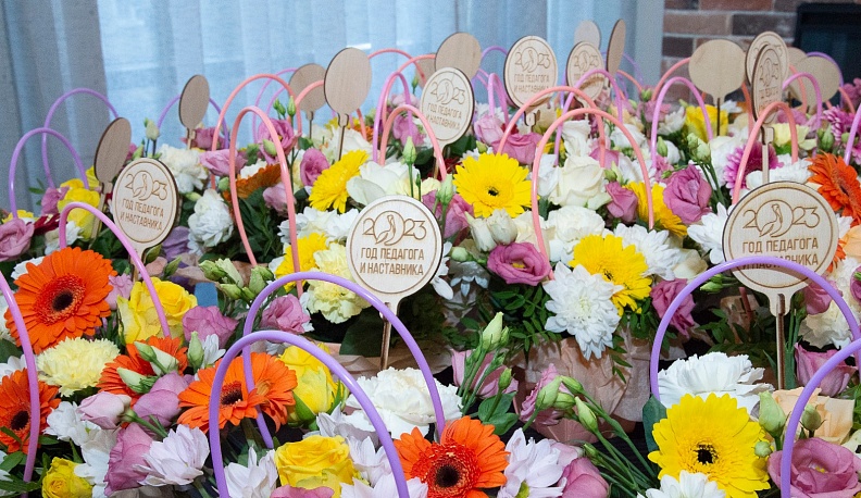 В Калуге лучшим учителям вручили награды Министерства просвещения России