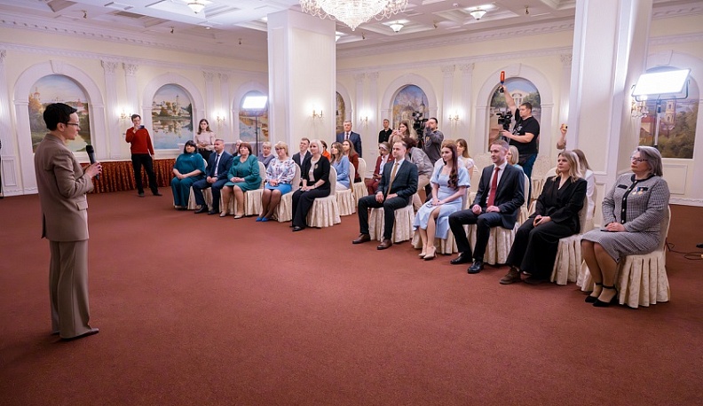 В Калуге наградили лучших муниципальных и государственных служащих