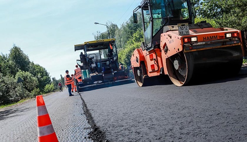 В Бабынинском районе новую дорогу заново закатают в асфальт