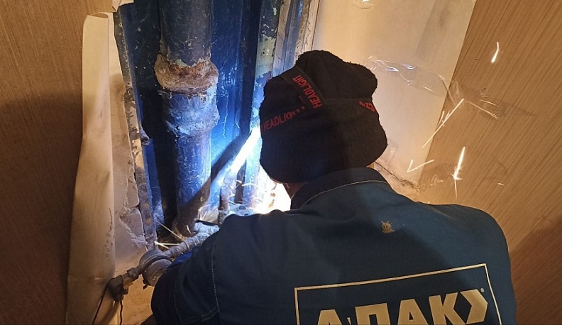 Специалисты из Калужской области помогли восстановить водоснабжение в одном из домов Первомайска