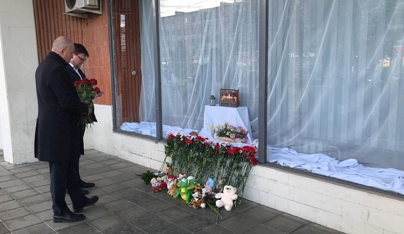 Калужане почтили память погибших при стрельбе в школе Ижевска