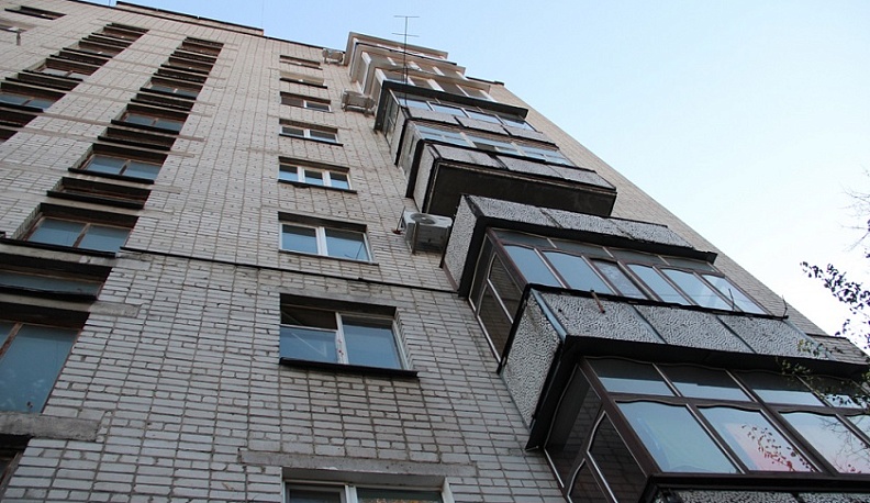 В Обнинске мужчину выбросили из окна дома на улице Гагарина