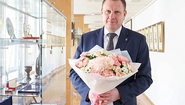 Геннадий Новосельцев поздравил жительниц региона с Международным женским днем