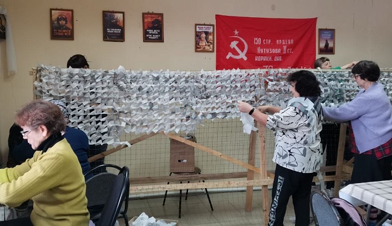 Двухсотую сеть отправили недавно в зону спецоперации пенсионеры – посетители центра общения старшего поколения Козельска. Присоединившись к группе «Добро Коzeльск», пожилые труженицы на постоянной основе оказывают посильную помощь воюющим землякам. Об это