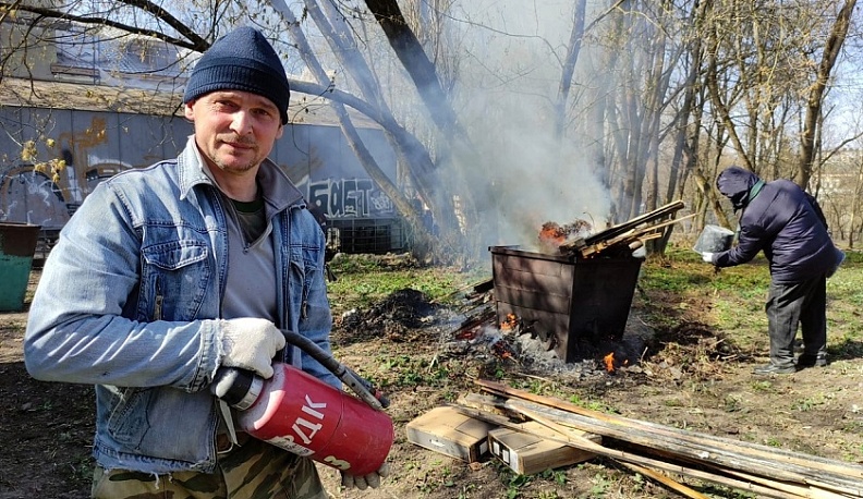 Сотрудники ИД «Калужские губернские ведомости» навели порядок вокруг Дома Печати