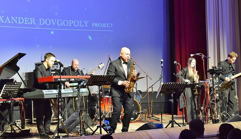 Всемирно известный саксофонист и композитор Александр Довгополый выступил в Тарусе